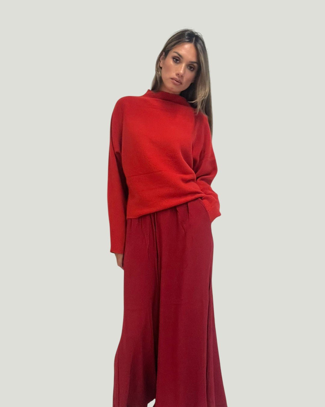 Mademoiselle Ambitious Beauty Pull, zachte angora trui met hoge hals in felrood of denimblauw – foto 4