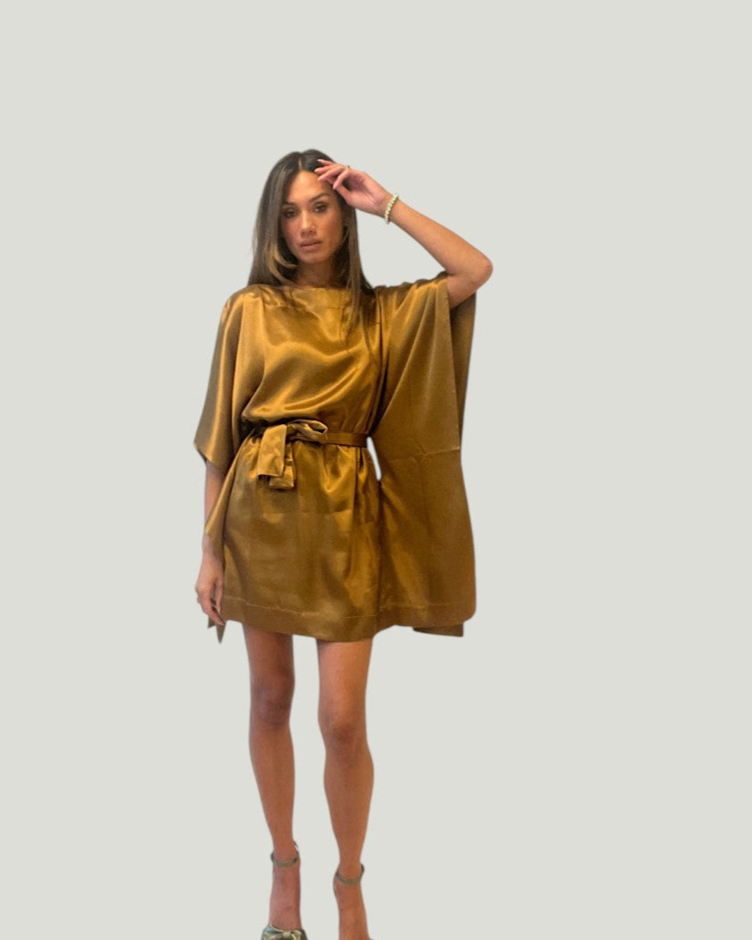 Mademoiselle Ambitious Cartney Short Dress met wijde mouwen en ceintuur – foto 2