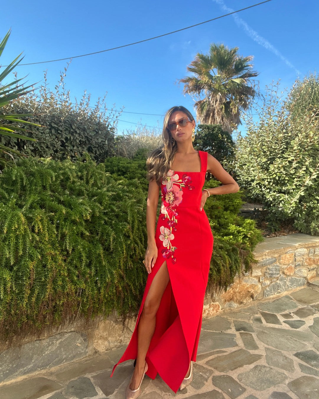 Mademoiselle Ambitious Fleurisca Embroidered Gown in rood met bloemenborduurwerk – foto 2