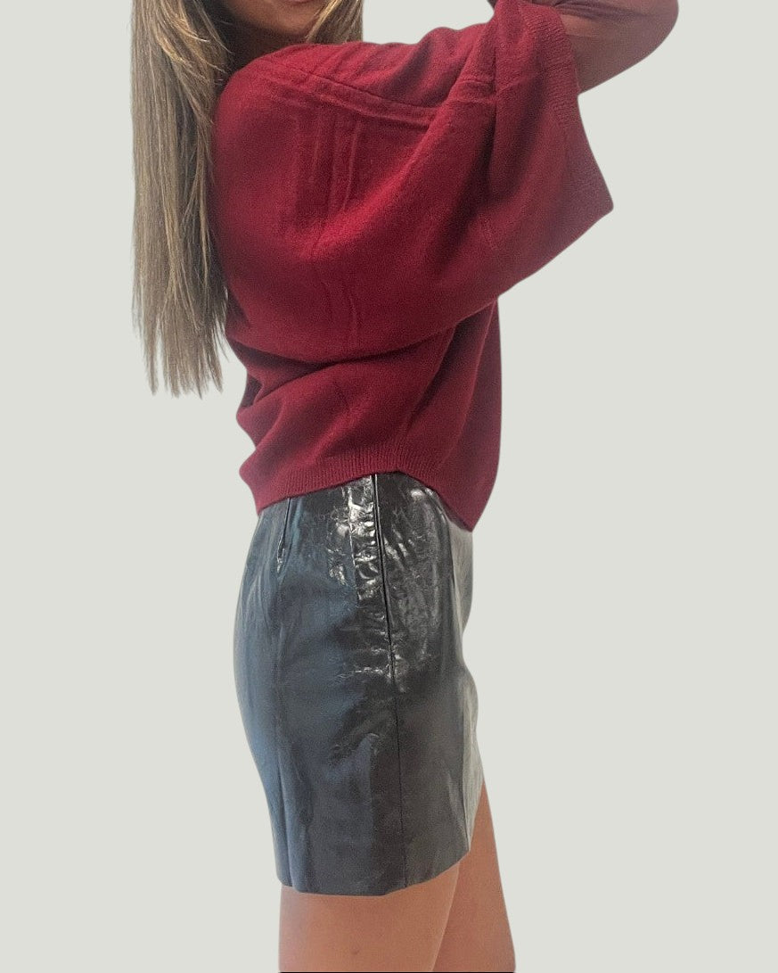 Mademoiselle Ambitious Basile minirok in zwart glanzend PU-materiaal met een speelse pasvorm