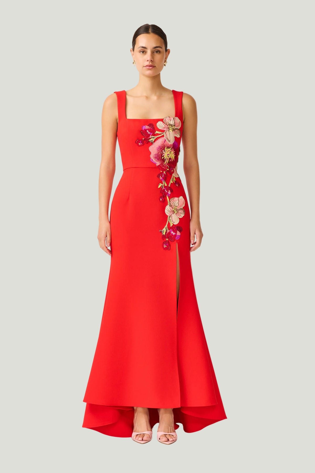 Mademoiselle Ambitious Fleurisca Embroidered Gown in rood met bloemenborduurwerk – foto 11