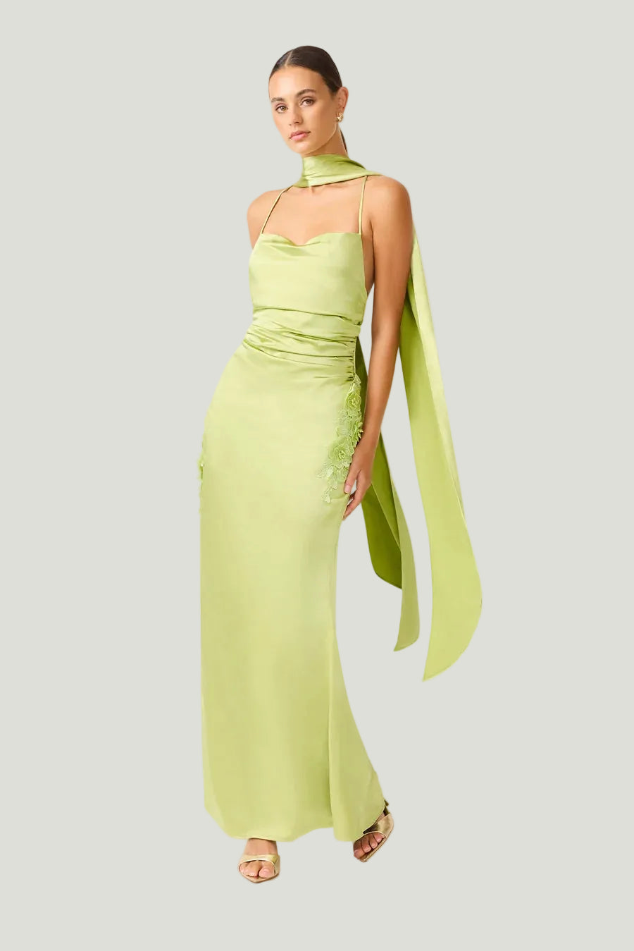 Mademoiselle Ambitious Florea Scarf Gown in pistachegroen satijn – foto 4