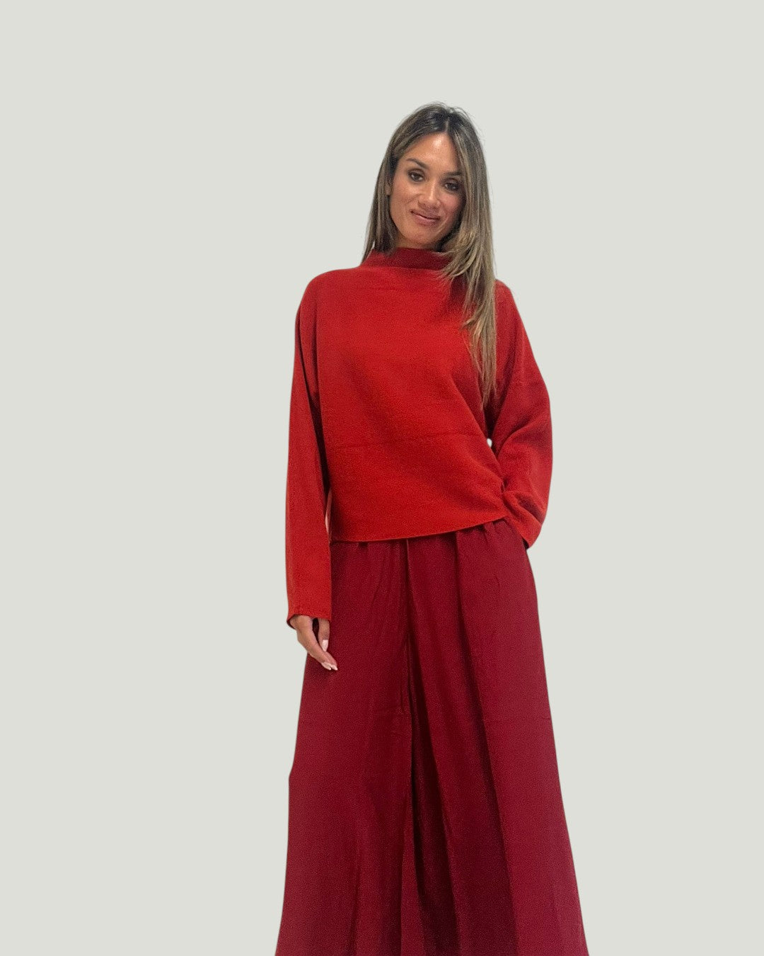 Mademoiselle Ambitious Berry Long Pant, lipstickrode broek met elastische taille en rechte wijde pijp – foto 12