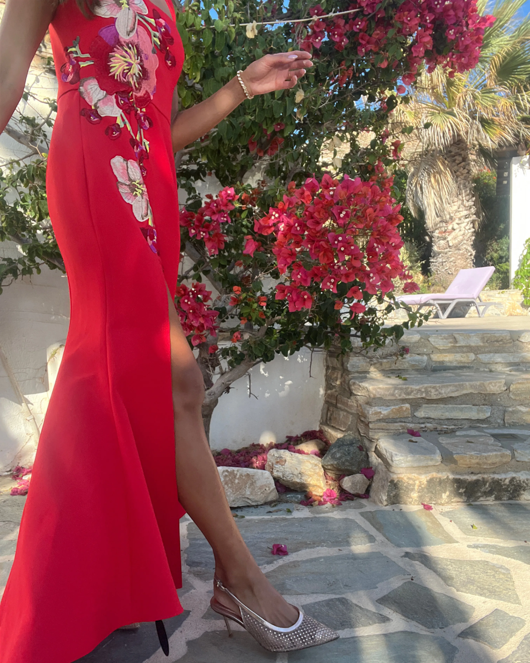 Mademoiselle Ambitious Fleurisca Embroidered Gown in rood met bloemenborduurwerk – foto 8