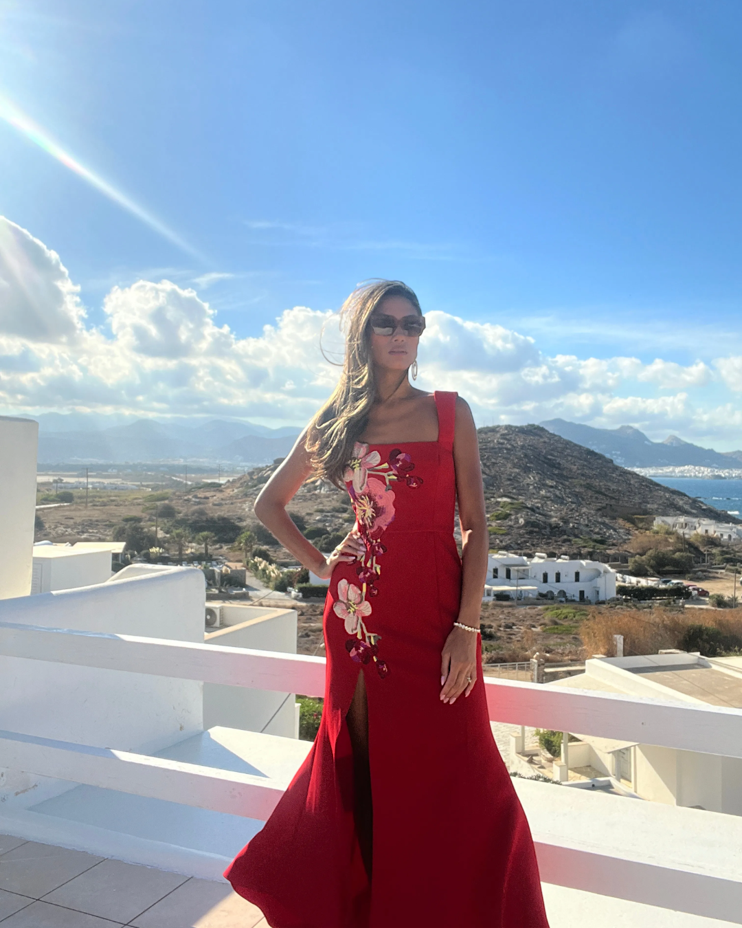 Mademoiselle Ambitious Fleurisca Embroidered Gown in rood met bloemenborduurwerk – foto 1