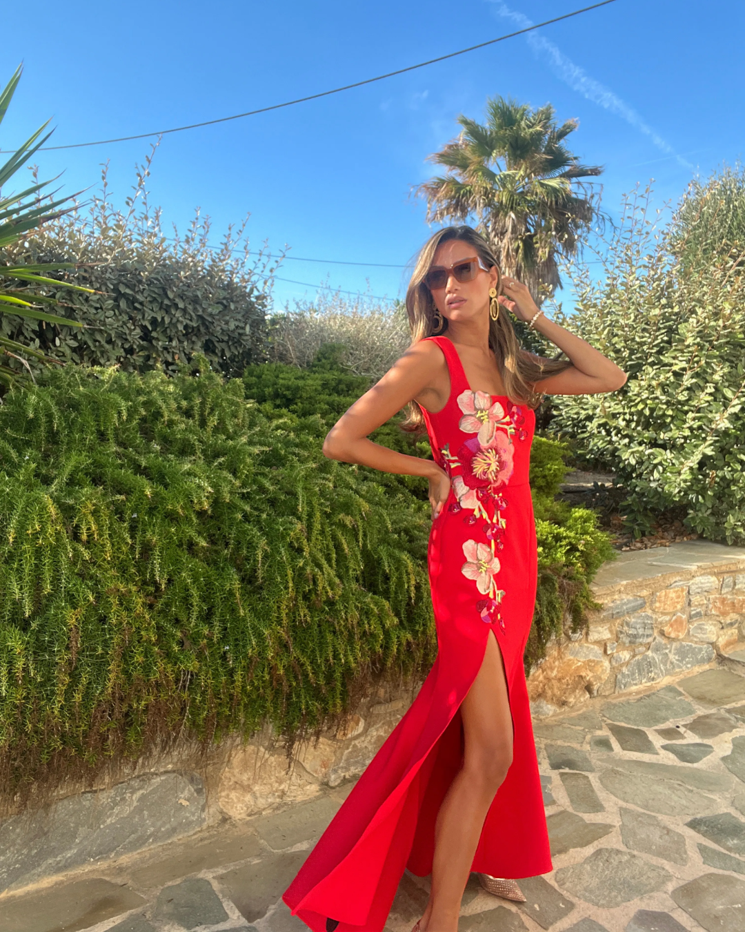 Mademoiselle Ambitious Fleurisca Embroidered Gown in rood met bloemenborduurwerk – foto 12