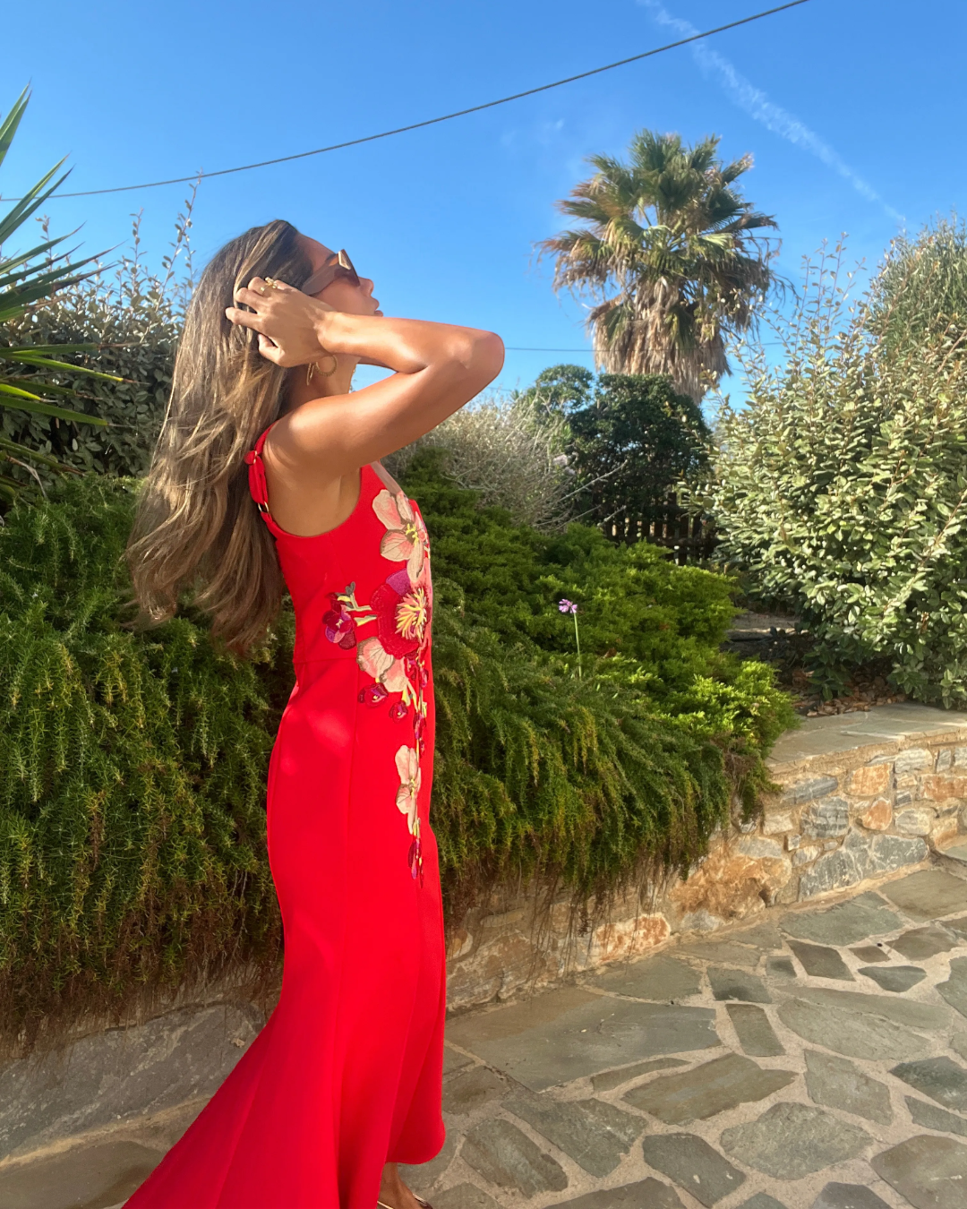 Mademoiselle Ambitious Fleurisca Embroidered Gown in rood met bloemenborduurwerk – foto 6