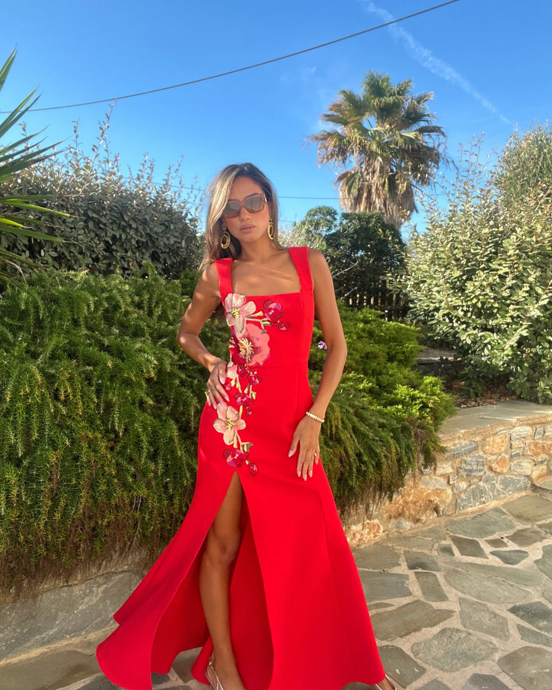 Mademoiselle Ambitious Fleurisca Embroidered Gown in rood met bloemenborduurwerk – foto 7