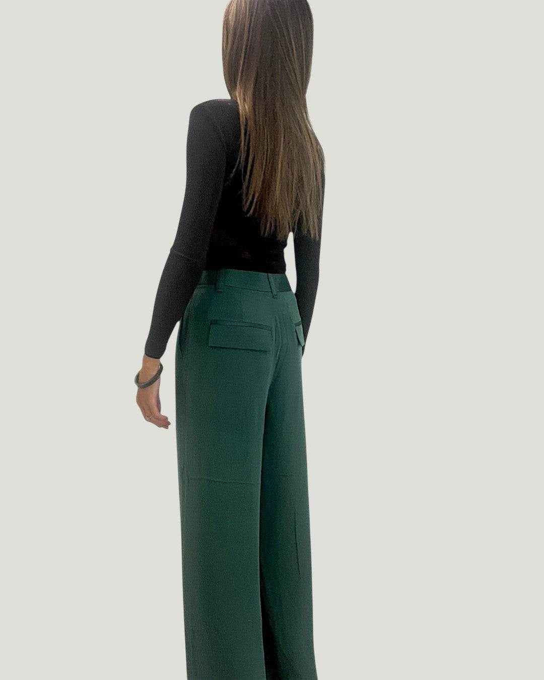 Mademoiselle Ambitious Jones Long Pant in donkergroen met een luxe zijdemix en een comfortabele normale pasvorm