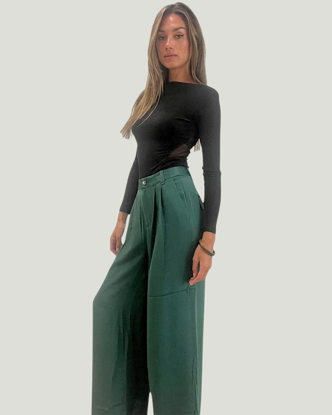 Mademoiselle Ambitious Jones Long Pant in donkergroen met wijde pijpen en luxe zijdemix stof
