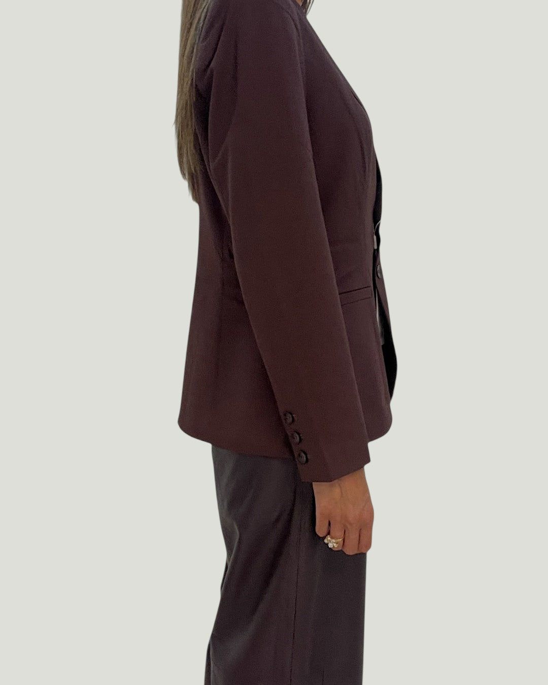 Mademoiselle Ambitious Khloe blazer in donkerbruin met getailleerde pasvorm en knoopdetails op de mouwen